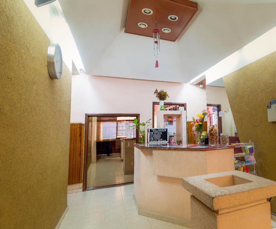 Hotel Los Reyes *