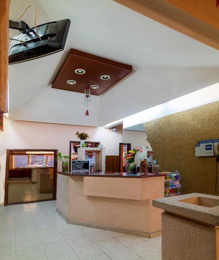 Hotel Los Reyes *