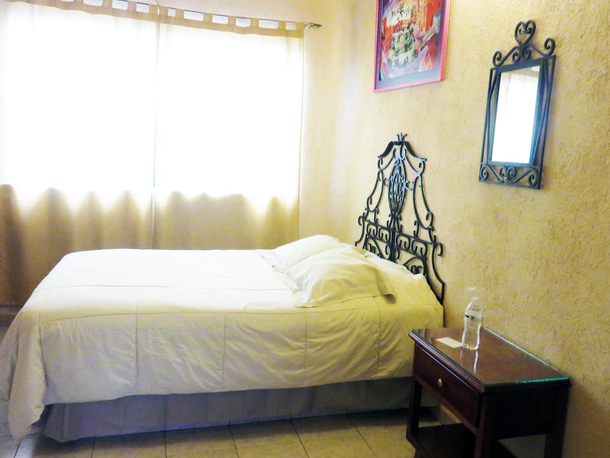 Hotel Los Reyes *